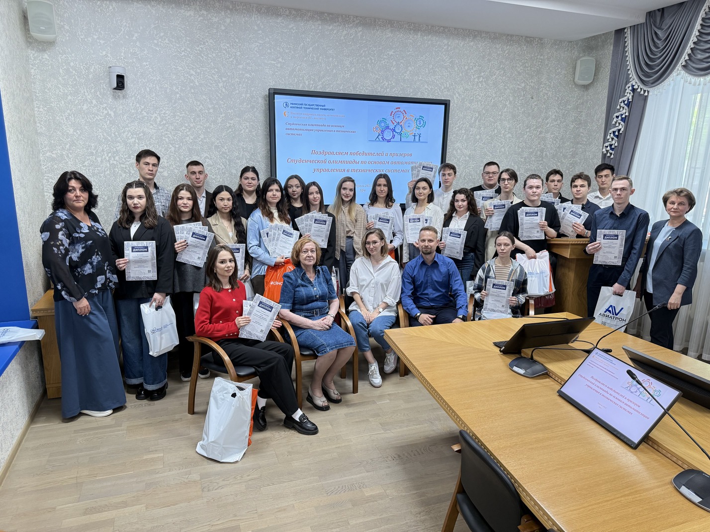 Кастом поддерживает будущих специалистов отрасли!