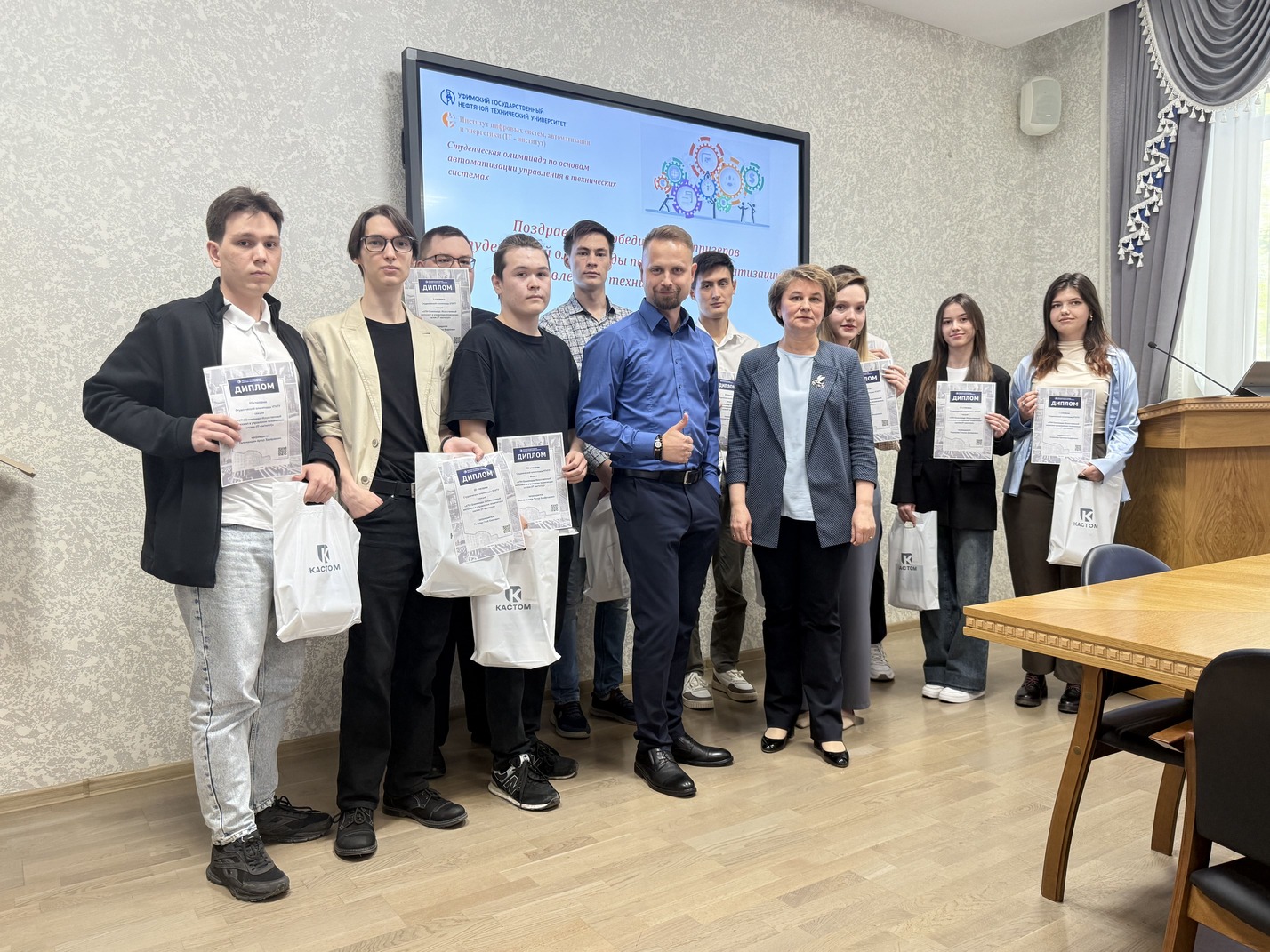 Кастом поддерживает будущих специалистов отрасли!